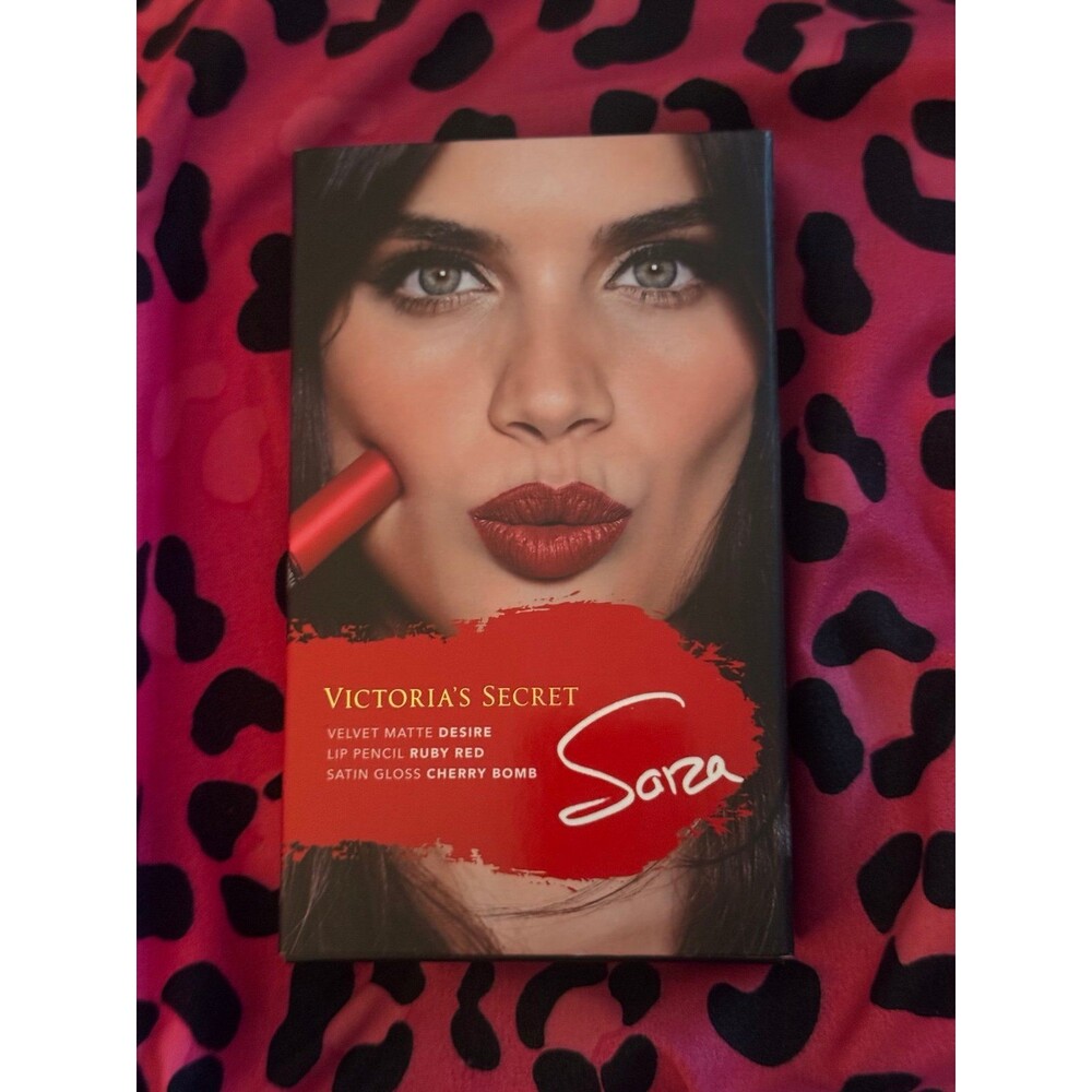 NIB Victoria's Secret Sara's Lip Kit - Red Desire (Discontinued/Rare)
